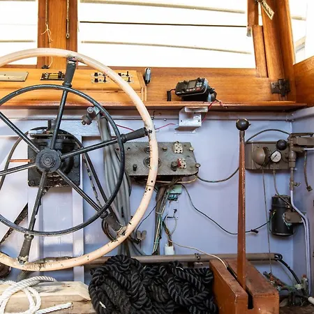 Bateau-hôtel La Peniche *