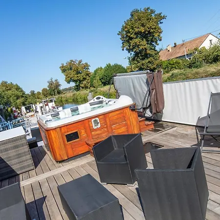 Bateau-hôtel La Peniche